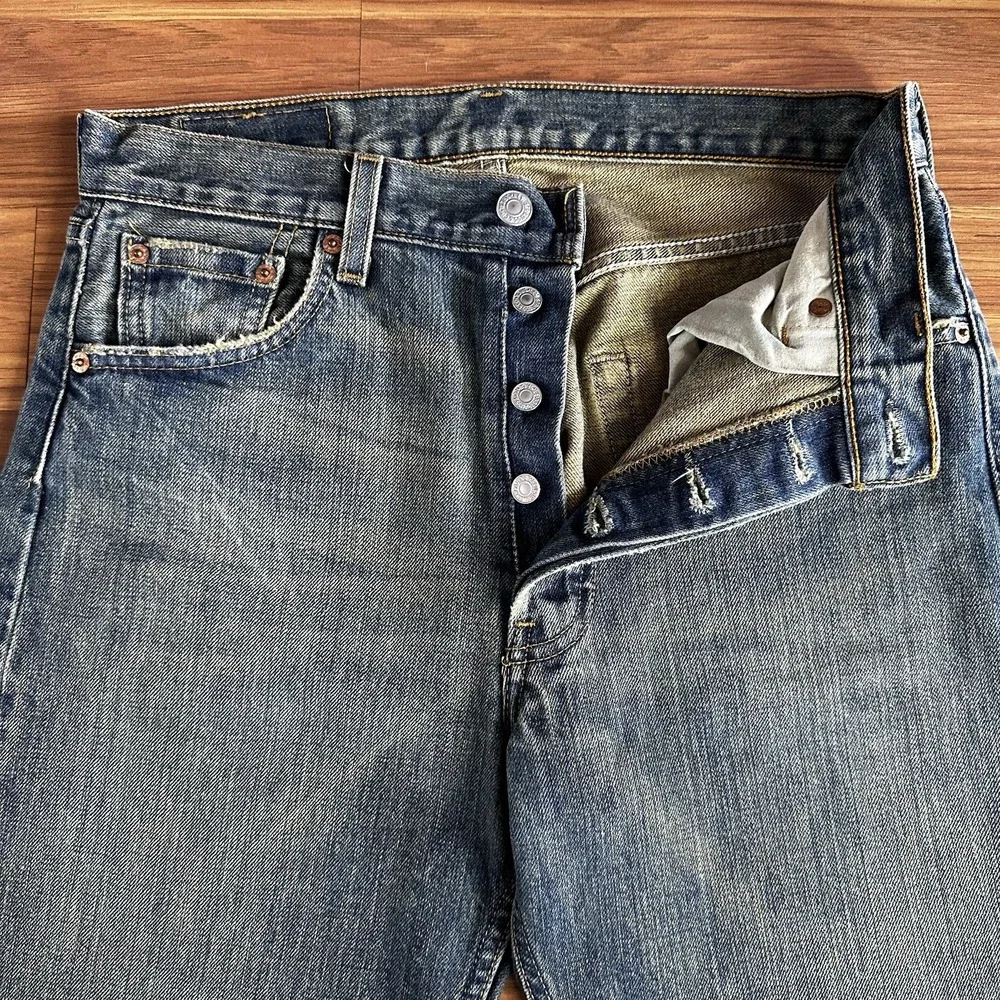 Vintage Y2K Levis 501 Jeans 30x32 Blue Dark Wash Button Fly Straight Leg USA